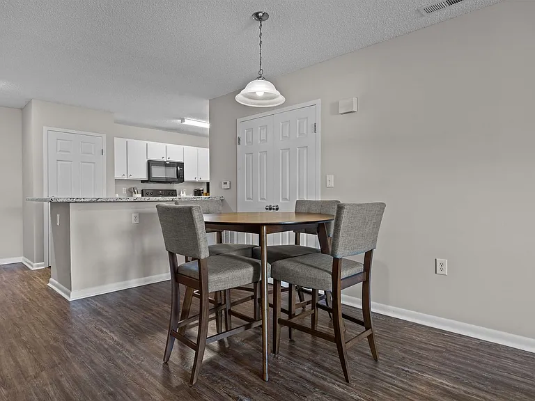 21 Collins Dr #D — Photo 10