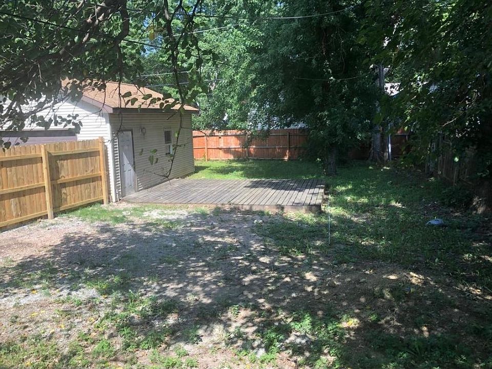 2nd image of 712 S Hillside Ave