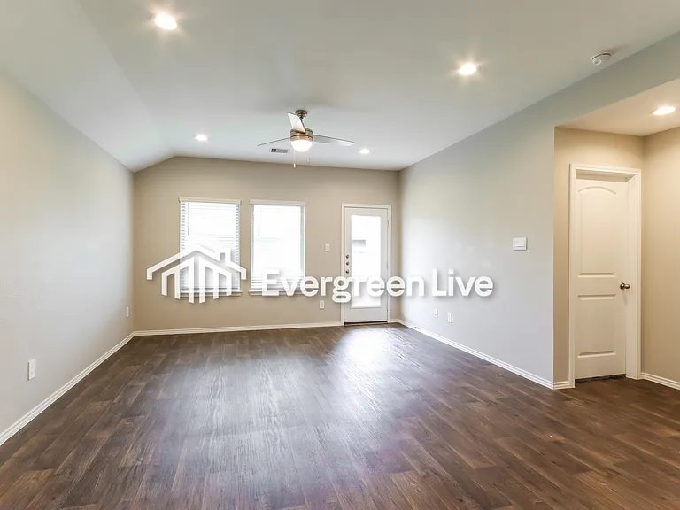 9885 Glen Brook Ln — Photo 5