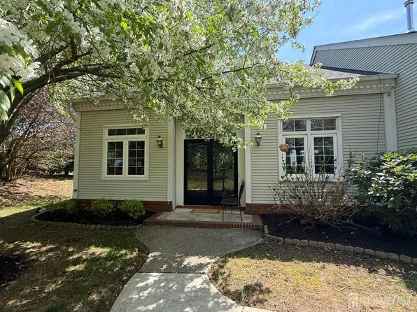 47 Winthrop Rd, Monroe Township, NJ 08831