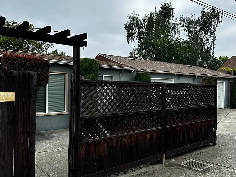 722 Linden Ave #722B — Photo 2