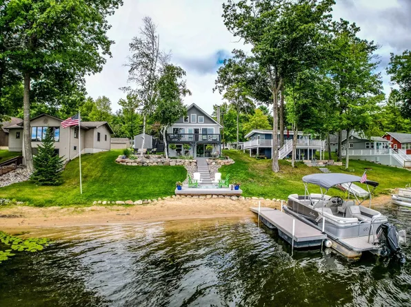 6460 Birch Dr, Harrison, MI 48625
