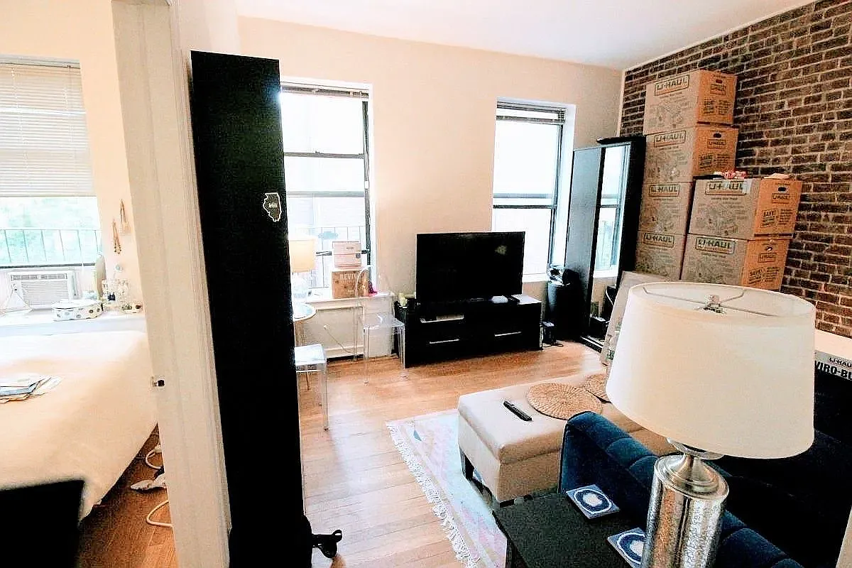 Building Photo - 129 W 72nd St #2A