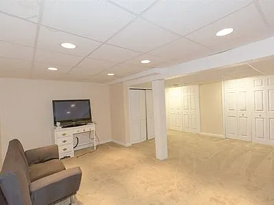 569 Highwood Cir — Photo 24