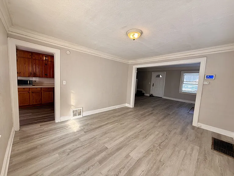 5524 Woodland Ave — Photo 12