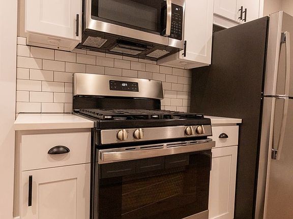 4th image of 3551 N Hamlin Ave #1N