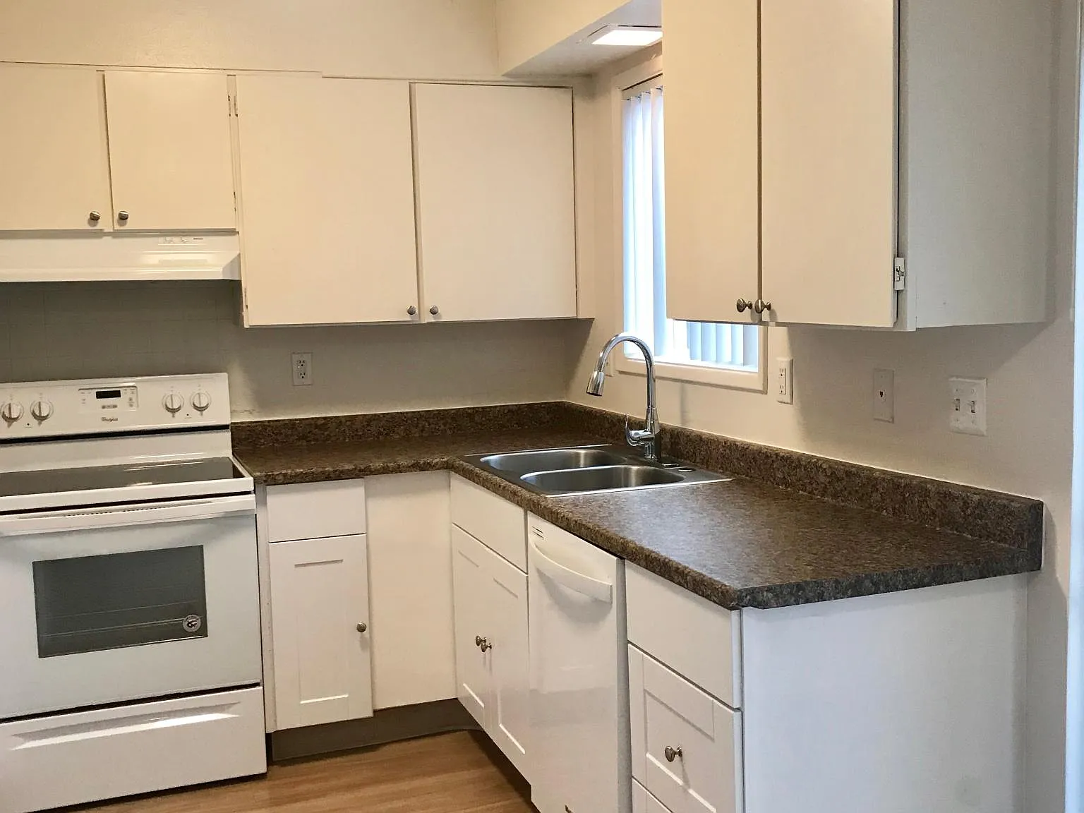 Valley Oaks Apartments — Photo 2