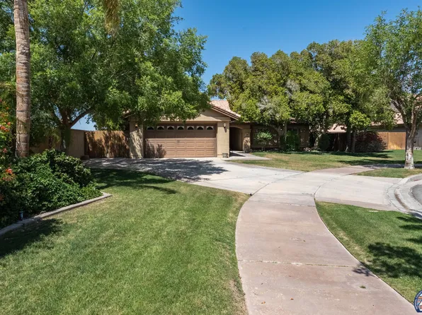 2590 Sandalwood Dr, El Centro, CA 92243