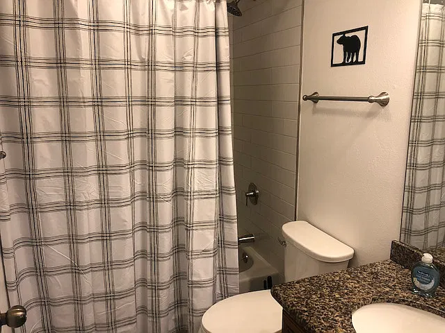 2 bed, 800 sqft, $4,425 — Photo 4