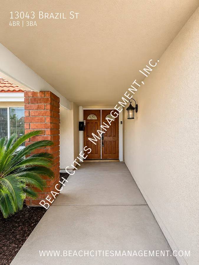 Astonishing 4 Bedroom 2.5 Bath House in Cerritos with a 2 Car Garage! — Photo 2