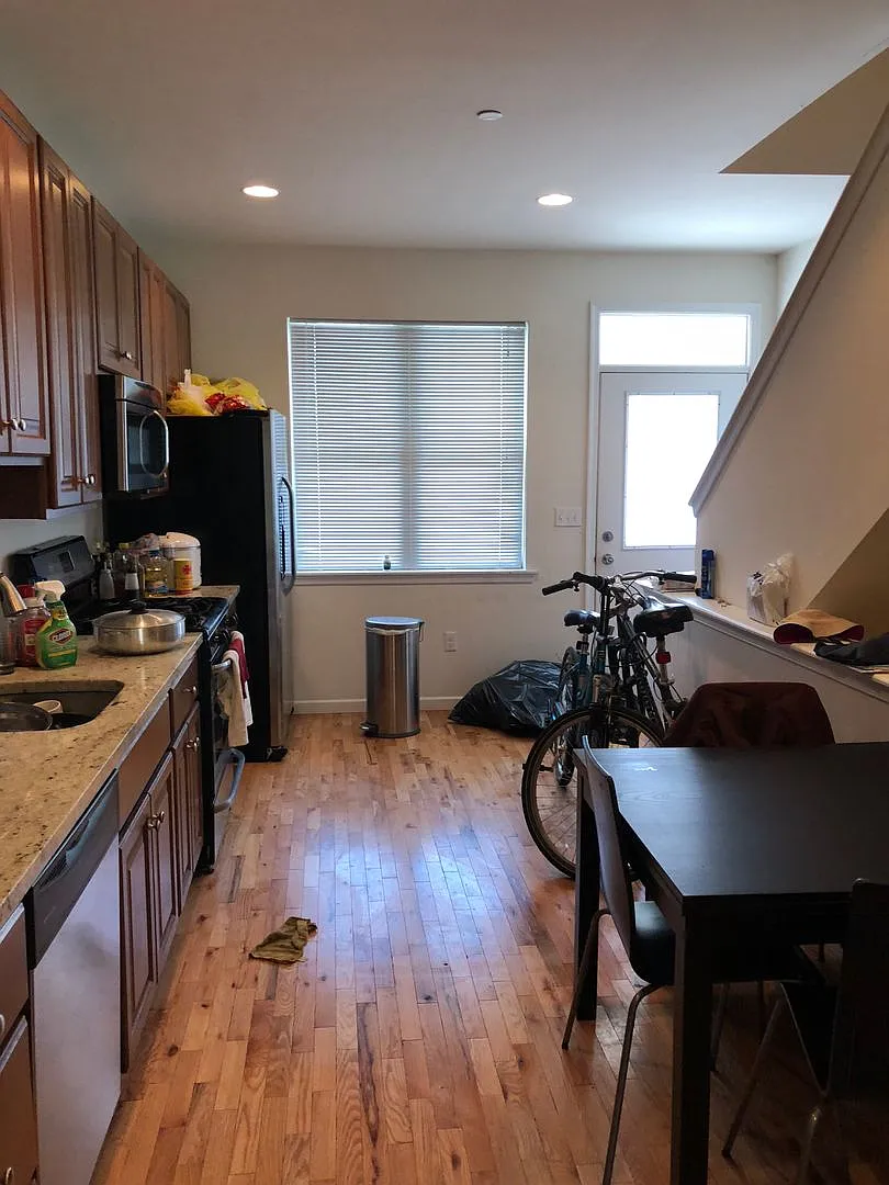 425 N Holly St New — Photo 2
