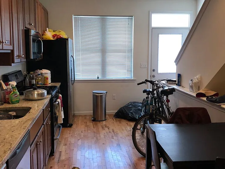 425 N Holly St — Photo 8