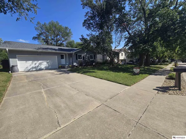 7417 Thorn Apple Ln, La Vista, NE 68128
