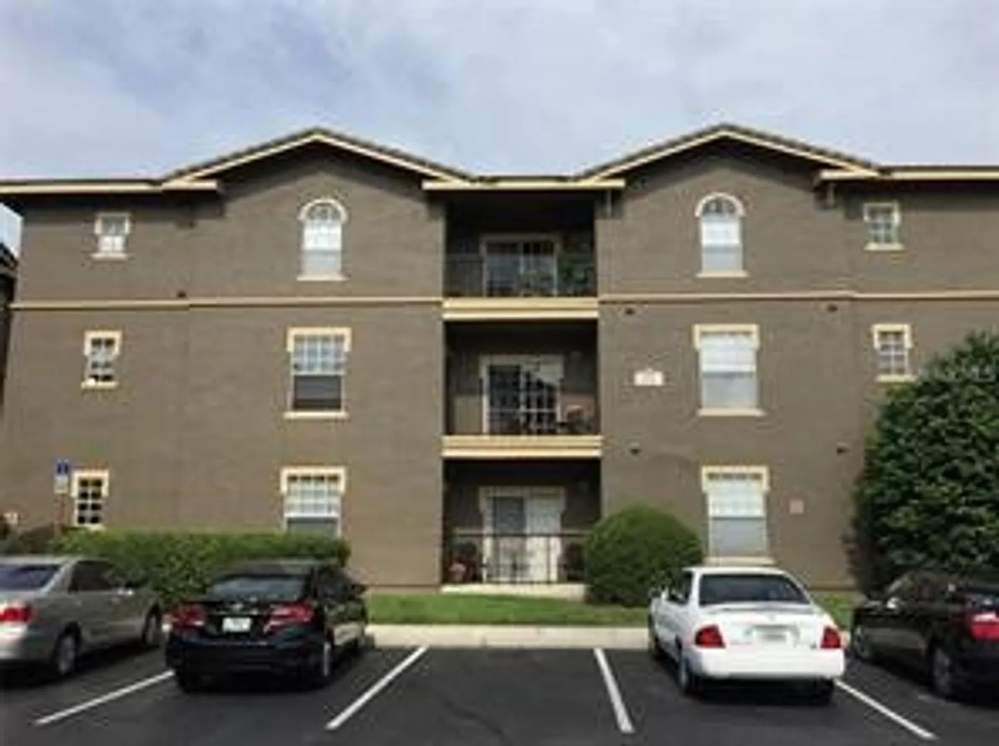 Beautiful condo ready to make your new home! — Photo 1