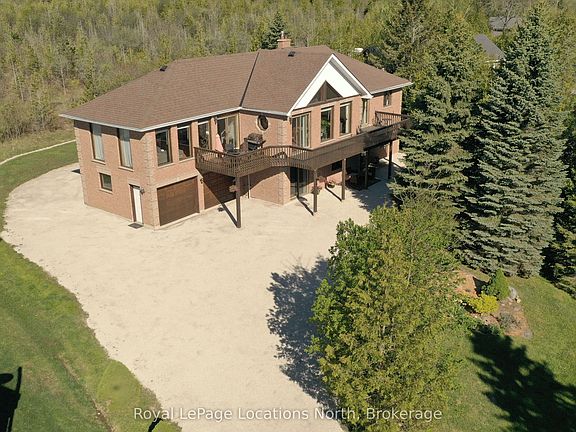 3rd image of 252 Lakeshore Rd N