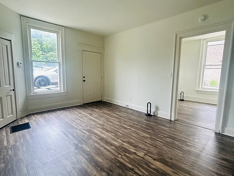 313 W Pike St #101 — Photo 4