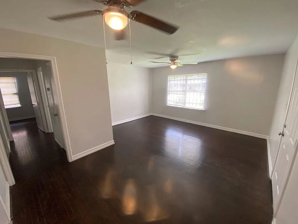 3 bed, 1128 sqft, $1,750 — Photo 2