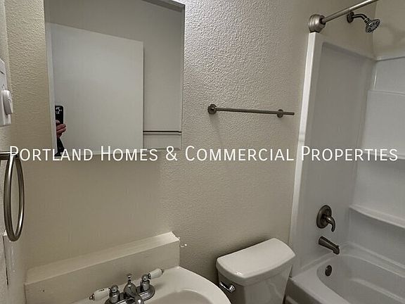 5th image of 3010 Kauffman Ave #M