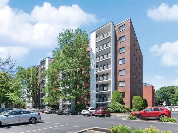 22 9th St APT 503, Medford, MA 02155