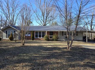 120 Westwood Dr, Waverly, TN 37185