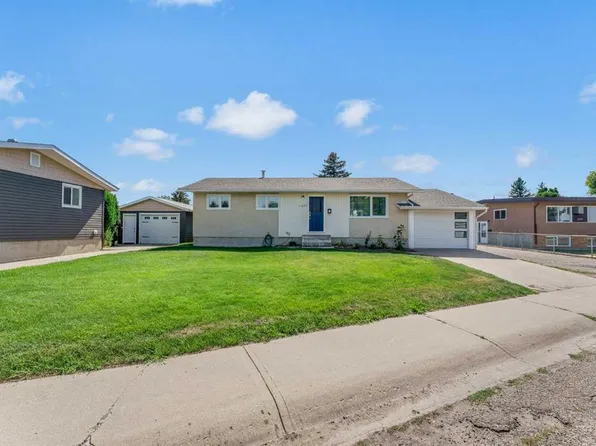 1825 N 16th St SE, Medicine Hat, AB T1A 7J8