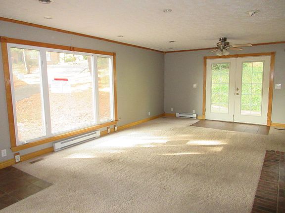 3rd image of 1225 Granville Pike NE