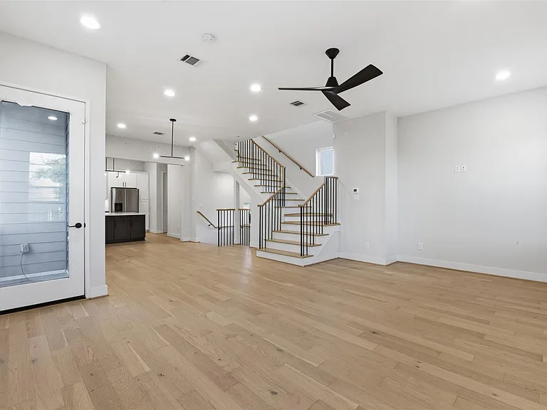 2204 Lou Ellen Ln — Photo 11