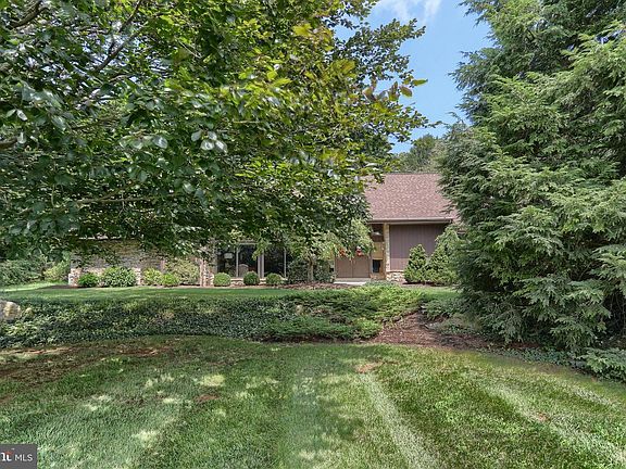 5th image of 1801 Fieldcrest Rd