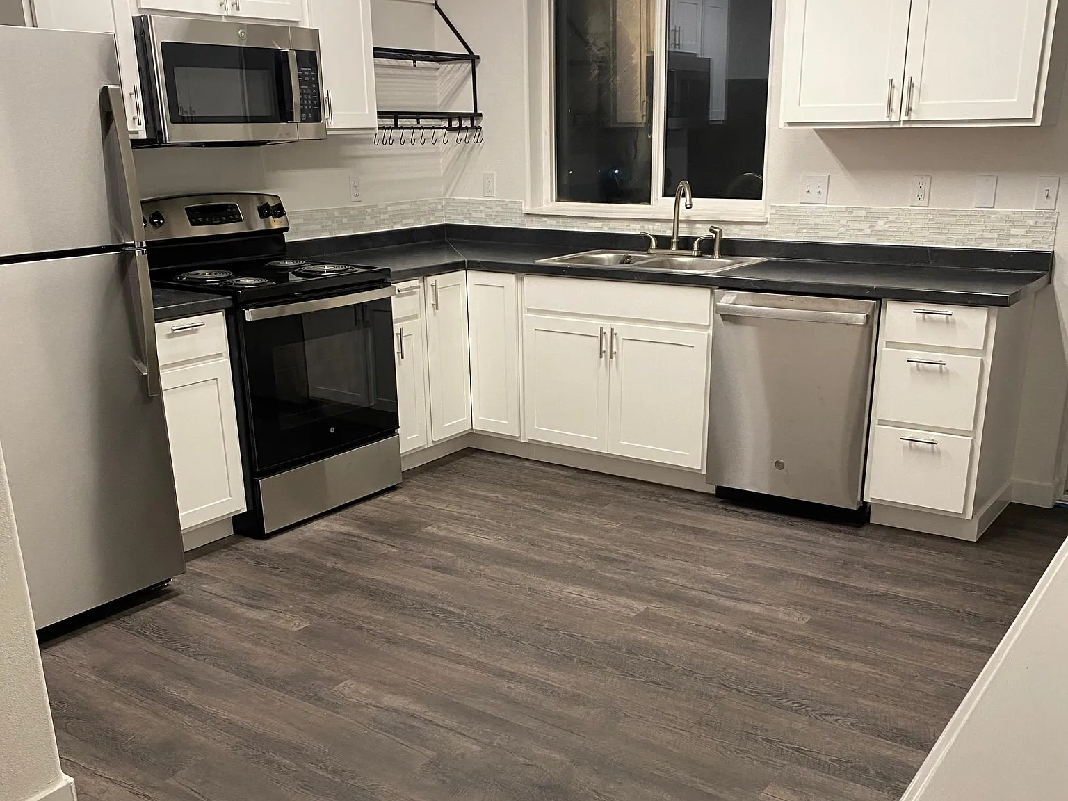 724 Oregon St — Photo 1