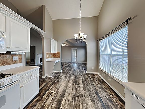 4th image of 1875 Arborwood Dr