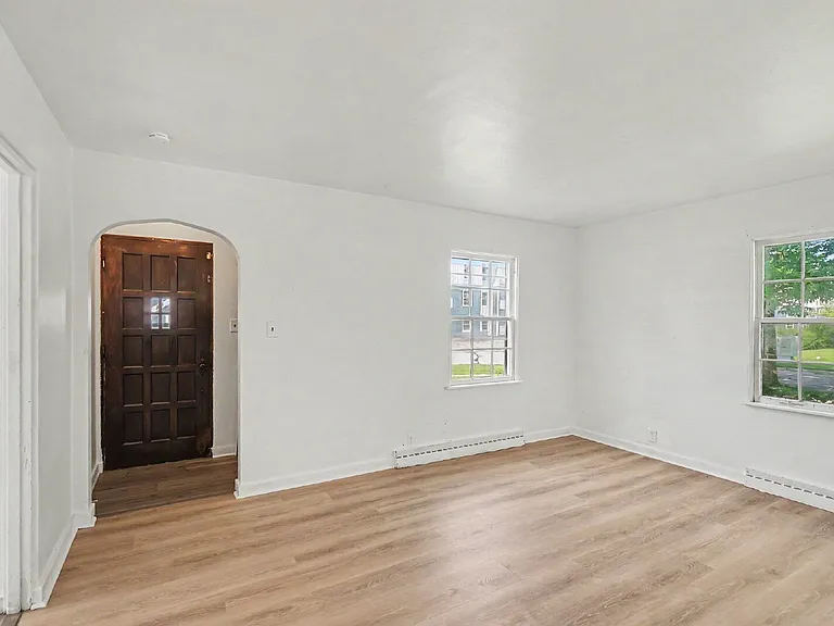 114 Eastlawn Dr — Photo 6