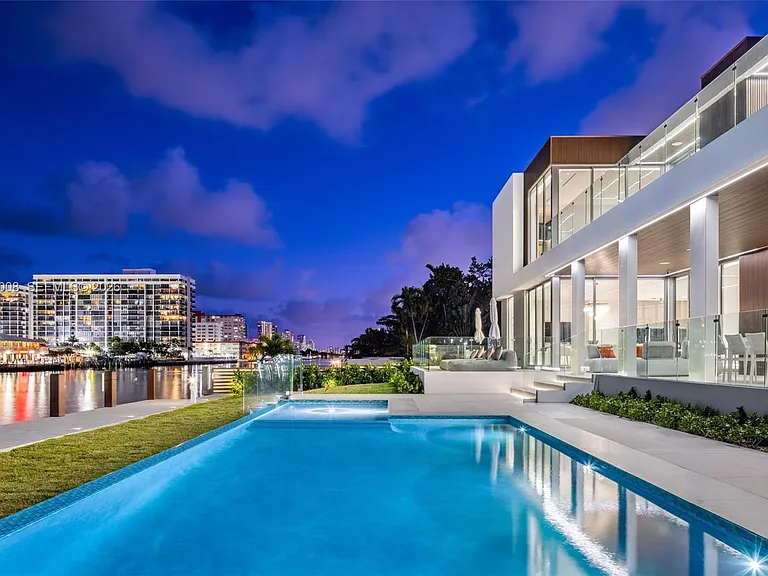 503 Palm Dr — Photo 64