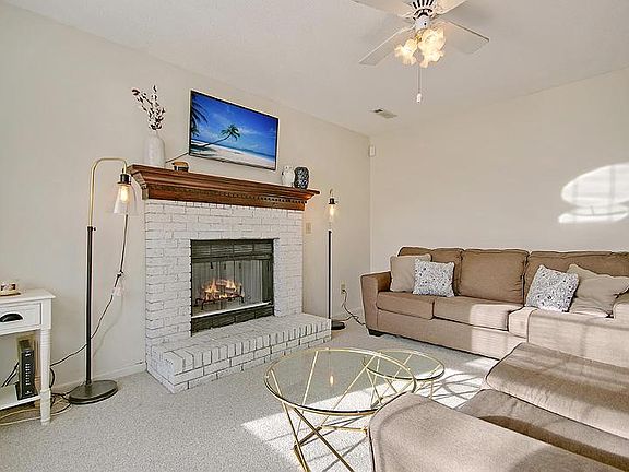5th image of 100 Courtland Dr
