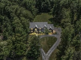 103 Champion Ln, Chagrin Falls, OH 44022