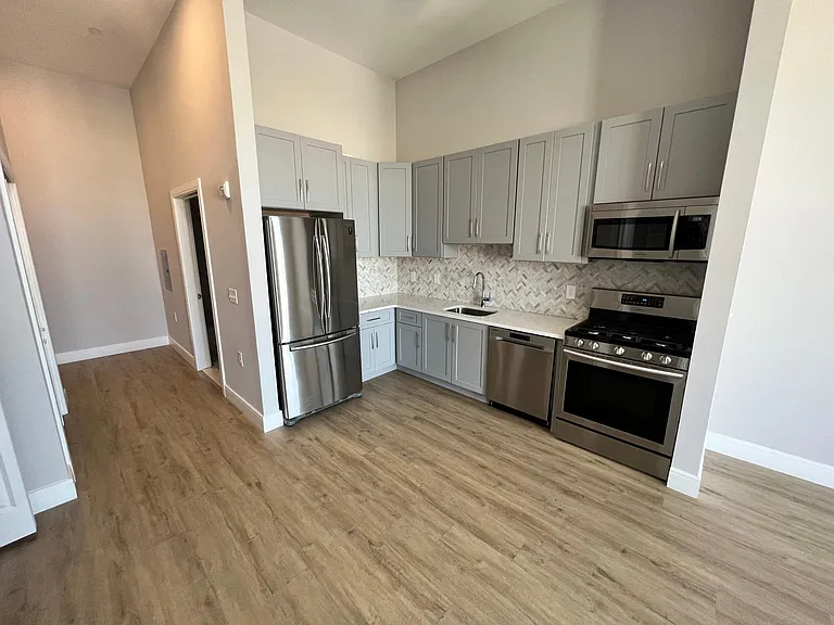 Unit 812 (Kitchen)