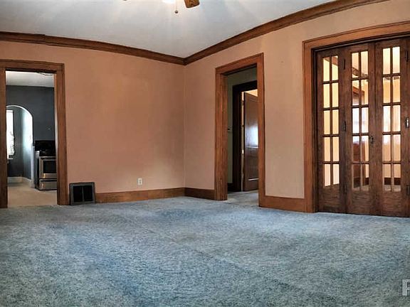 5th image of 1121 W Gilbert Ave
