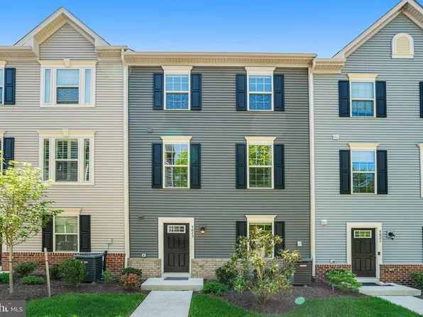 7823 Francis Dickens Ln, Annandale, VA 22003