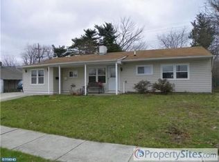 173 Pinewood Dr, Levittown, PA 19054