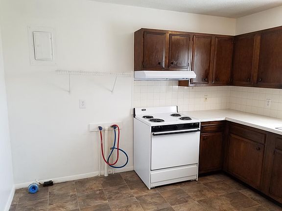 Washer and dryer are provided, just not shown in this picture