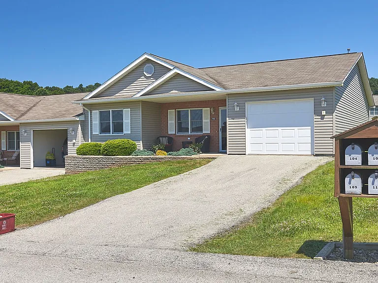 100 Sterling Hills Dr — Photo 53