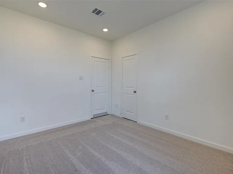 1047 Blue Stone Dr — Photo 32