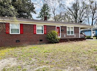 303 S Harris St, Blackstone, VA 23824