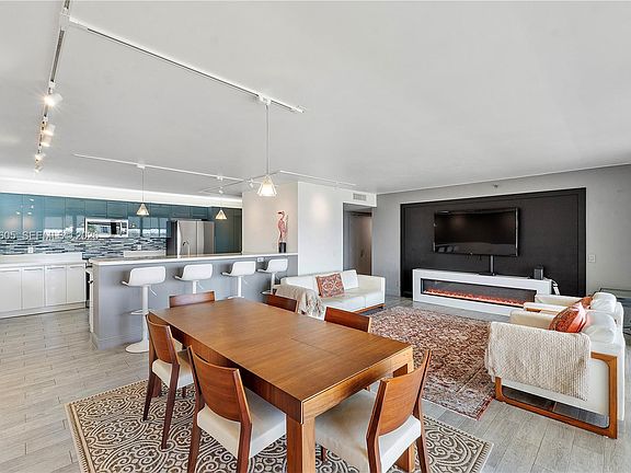 5th image of 105 Lake Emerald Dr APT 216