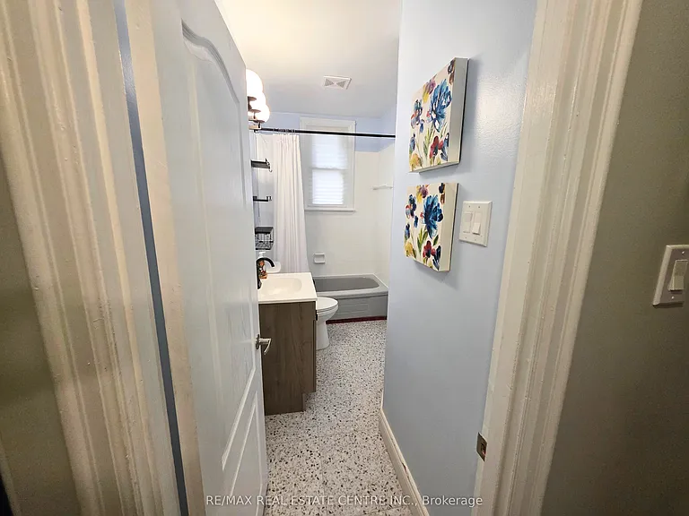 81 E 11th St — Photo 12