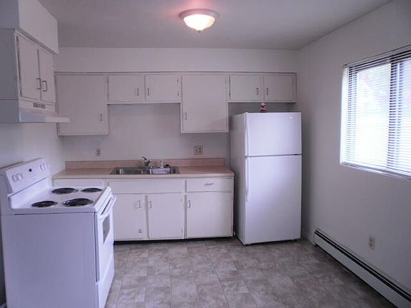 3rd image of 1403 Huntington Ave