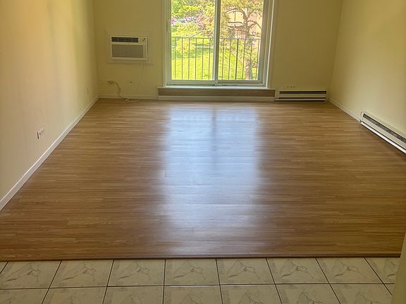 5th image of 919 Boxwood Dr #204