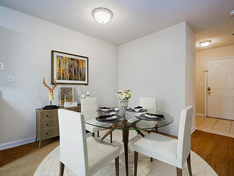 Riverstock Apartments — Photo 6