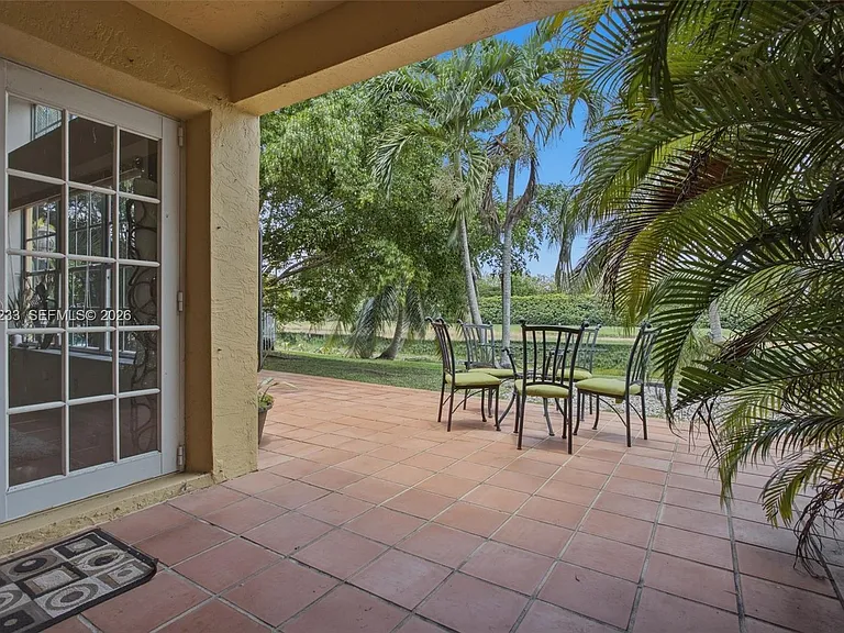 411 Bermuda Springs Dr — Photo 31