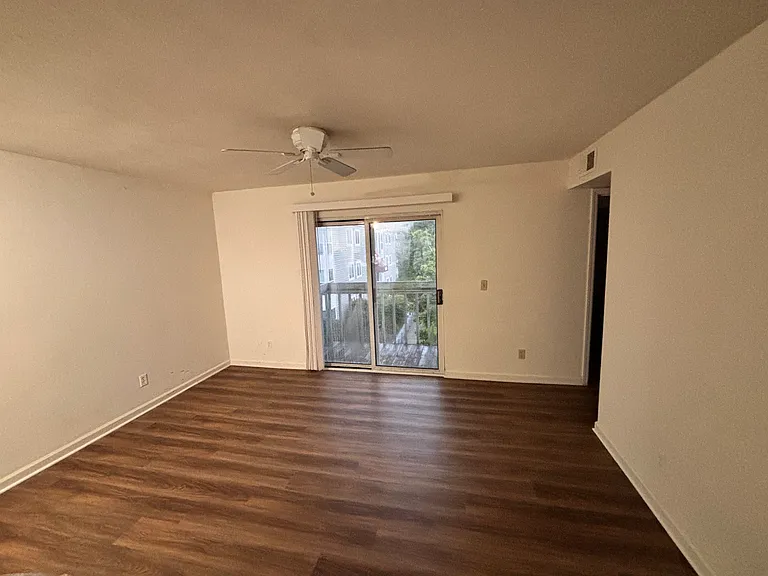 1400 Seneca Dr #I — Photo 3
