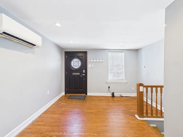 918 Waverly St — Photo 7